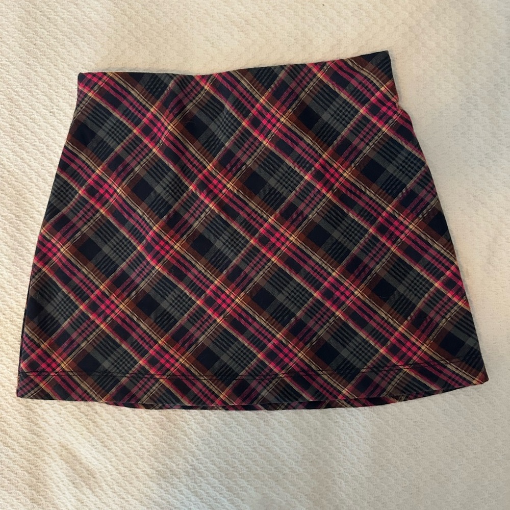 Old Navy Plaid Skirt
Sz M (Girls 8)
NWT